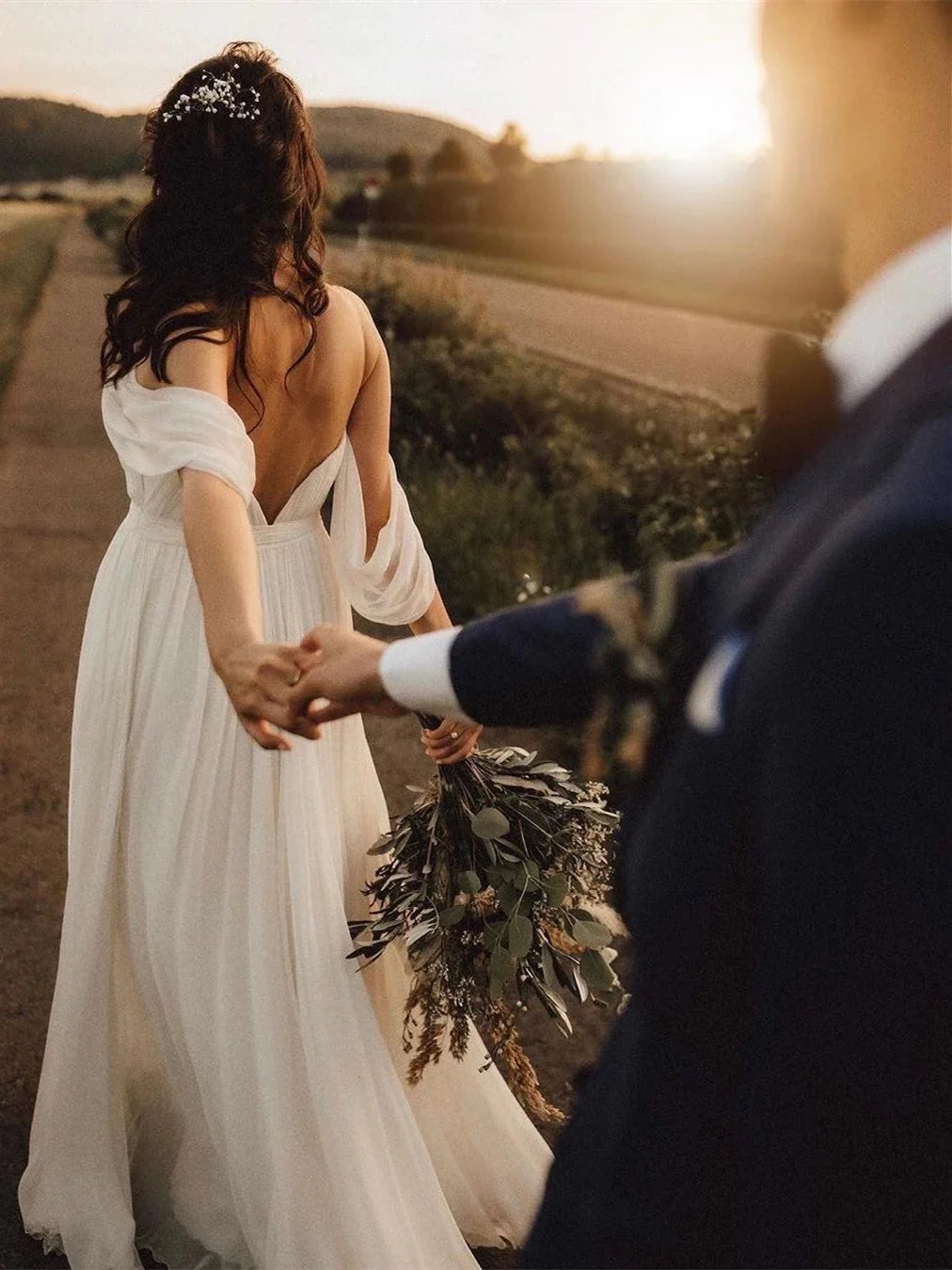 Vestidos de novia de gasa con escote en V, hombros descubiertos y espalda descubierta